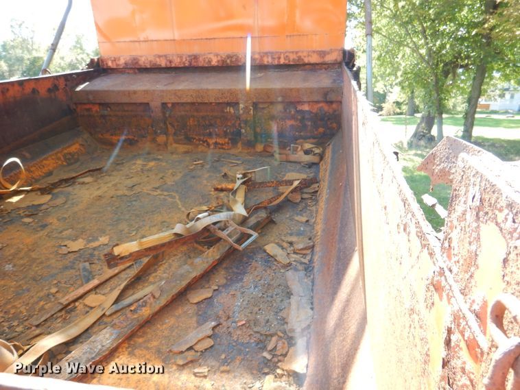 image for item EK9095 2006 International 7400 dump truck