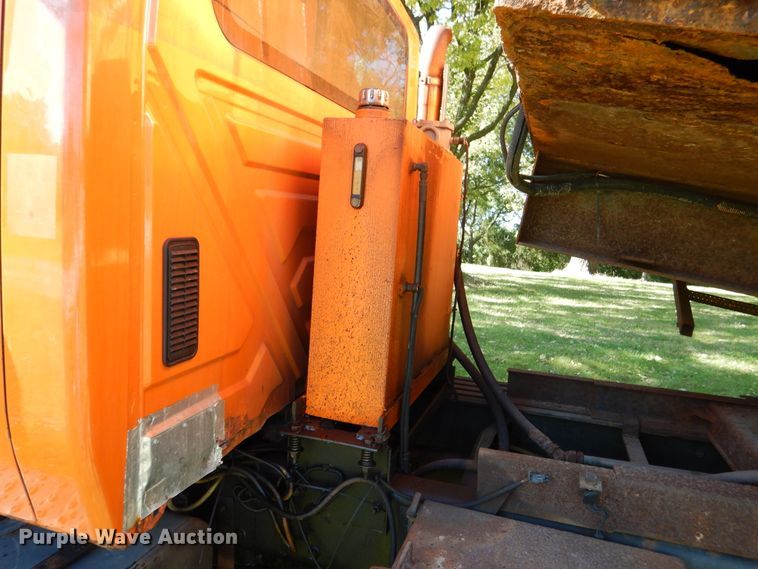 image for item EK9095 2006 International 7400 dump truck