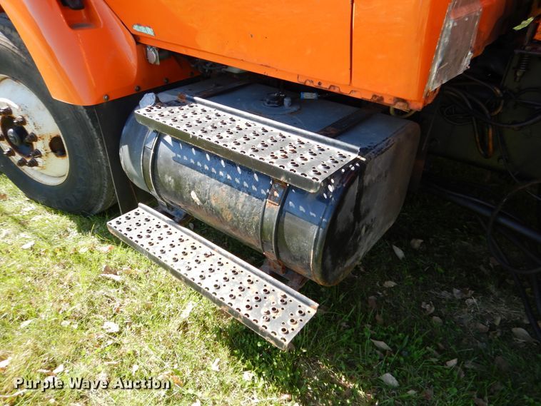 image for item EK9095 2006 International 7400 dump truck