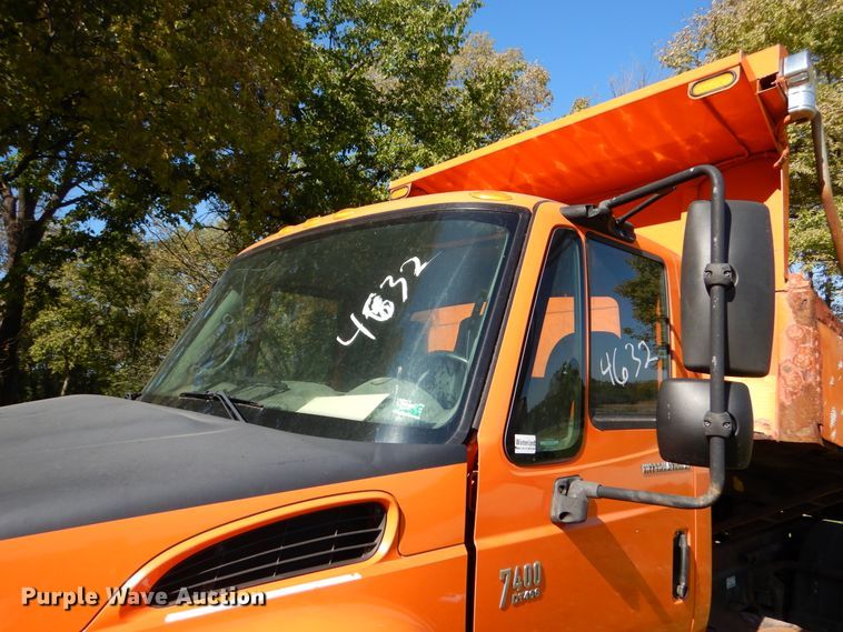 image for item EK9095 2006 International 7400 dump truck