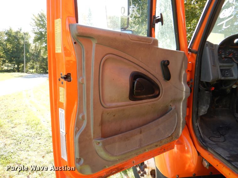 image for item EK9095 2006 International 7400 dump truck