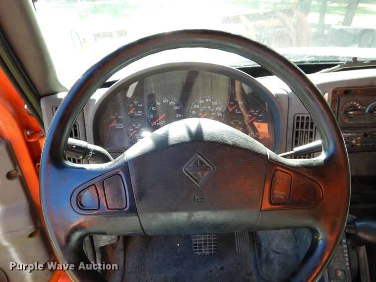 image for item EK9095 2006 International 7400 dump truck