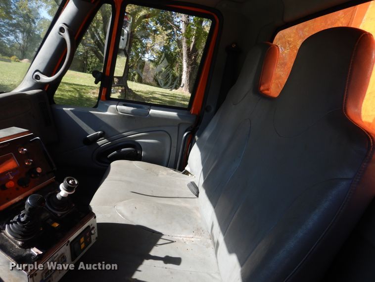 image for item EK9095 2006 International 7400 dump truck