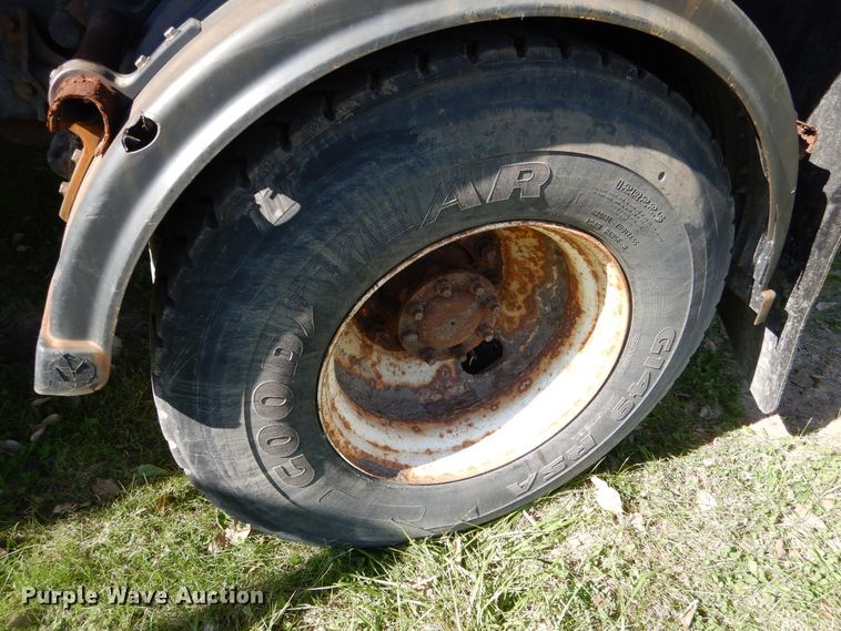 image for item EK9095 2006 International 7400 dump truck