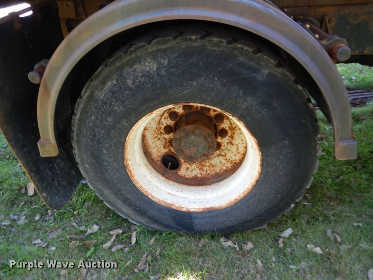 image for item EK9095 2006 International 7400 dump truck