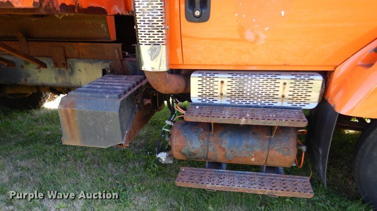 image for item EK9096 2007 International 7400 dump truck