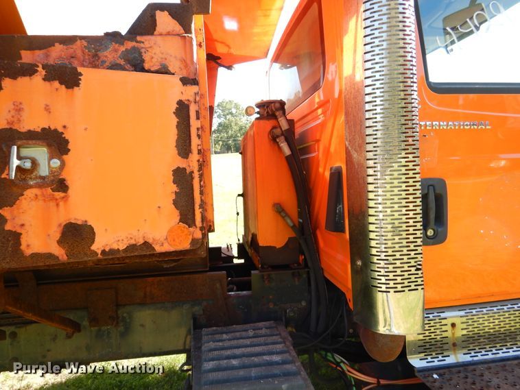 image for item EK9096 2007 International 7400 dump truck