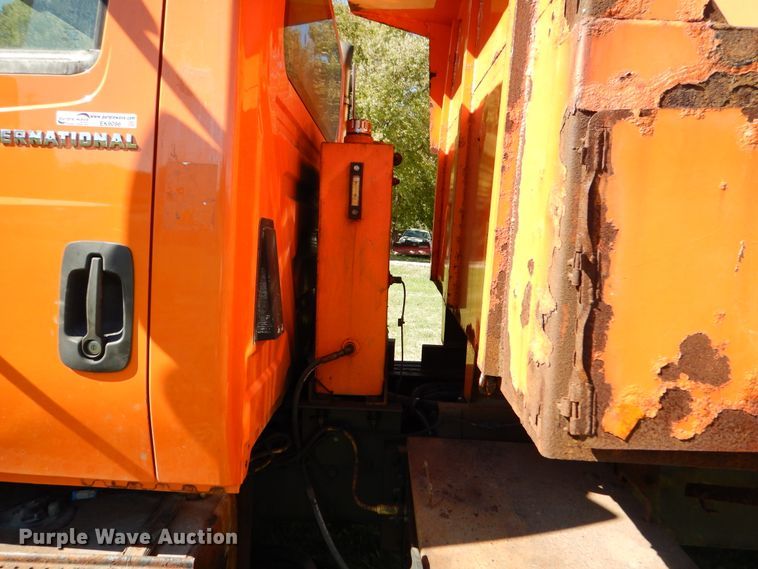 image for item EK9096 2007 International 7400 dump truck