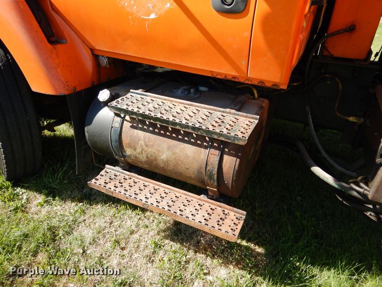 image for item EK9096 2007 International 7400 dump truck