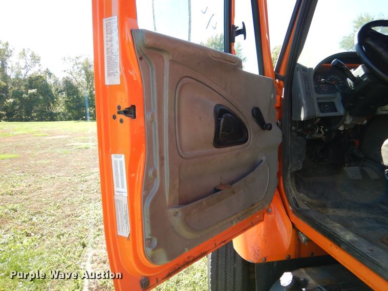 image for item EK9096 2007 International 7400 dump truck