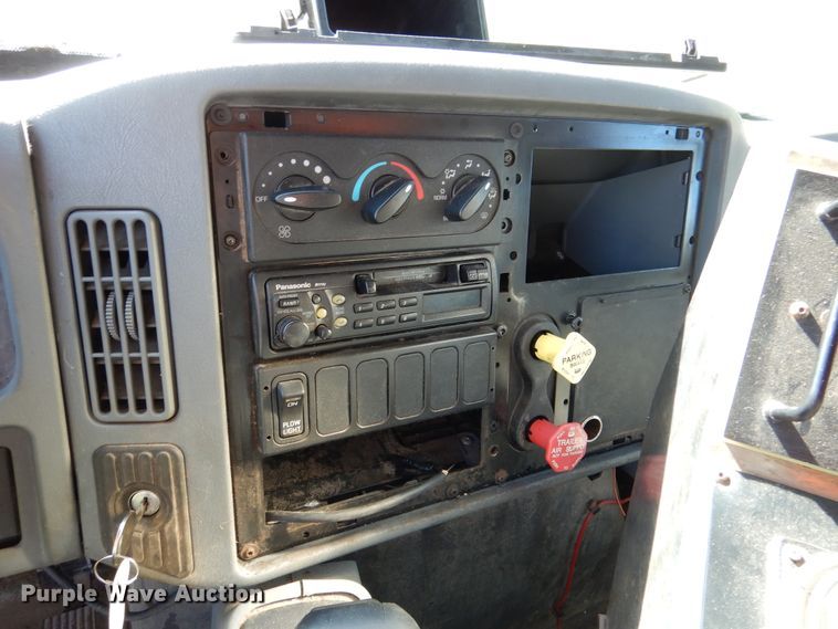 image for item EK9096 2007 International 7400 dump truck