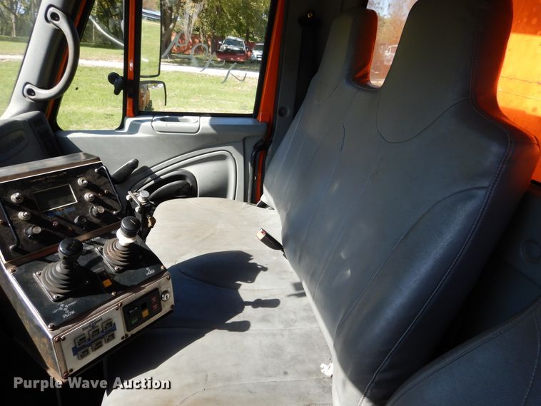 image for item EK9096 2007 International 7400 dump truck