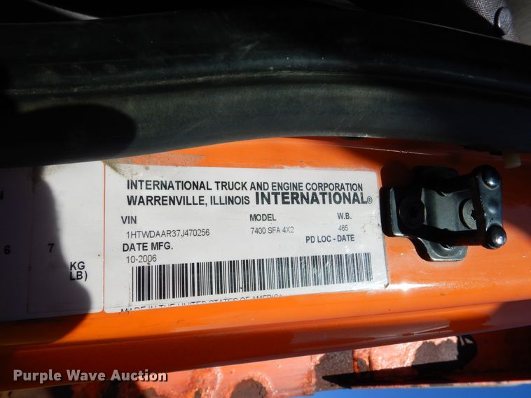 image for item EK9096 2007 International 7400 dump truck