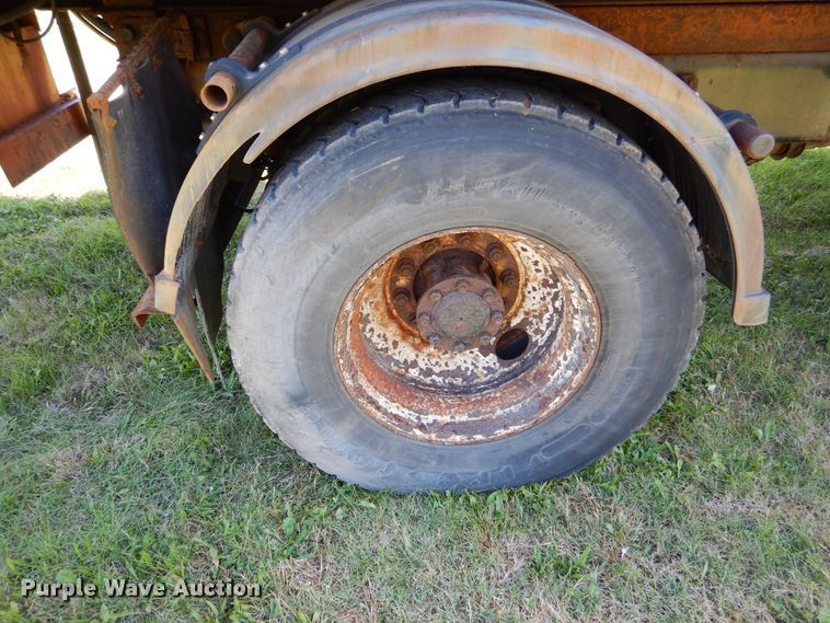 image for item EK9096 2007 International 7400 dump truck