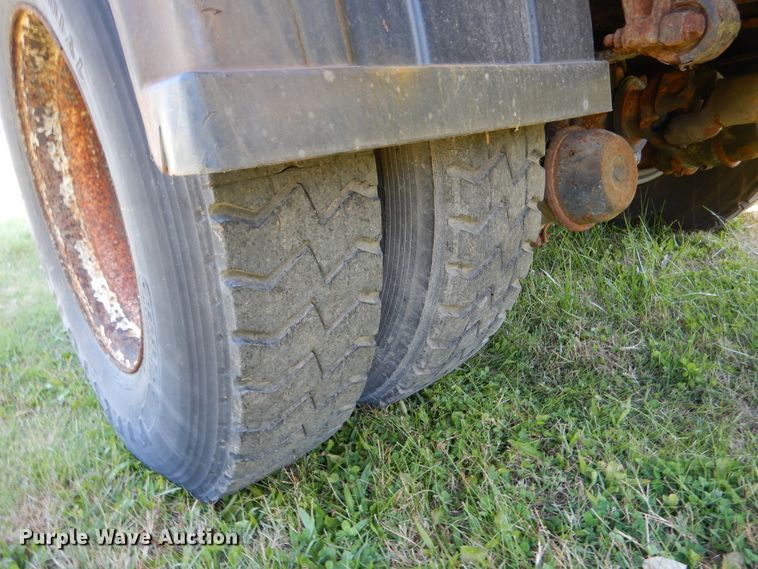 image for item EK9096 2007 International 7400 dump truck