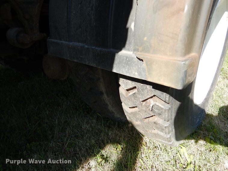 image for item EK9096 2007 International 7400 dump truck