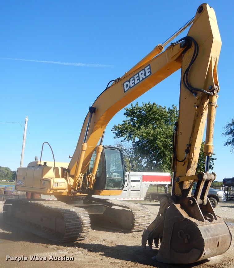 image for item EY9276 2005 John Deere 270C LC excavator