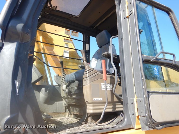 image for item EY9276 2005 John Deere 270C LC excavator