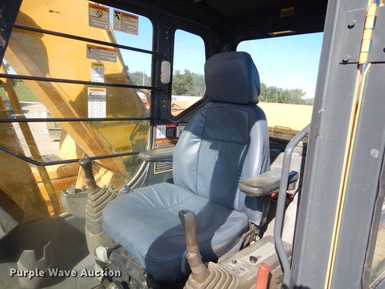 image for item EY9276 2005 John Deere 270C LC excavator