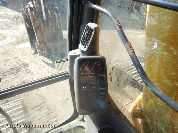 image for item EY9276 2005 John Deere 270C LC excavator