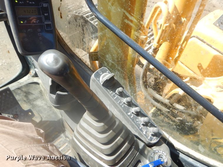 image for item EY9276 2005 John Deere 270C LC excavator