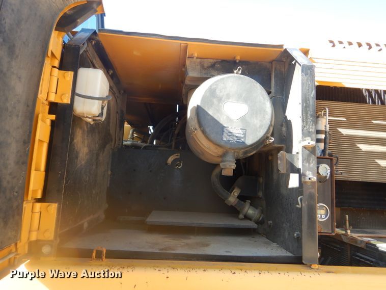 image for item EY9276 2005 John Deere 270C LC excavator