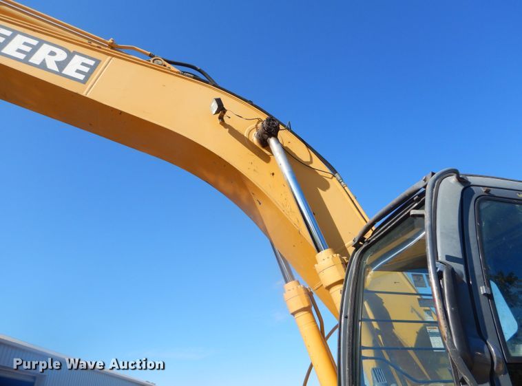 image for item EY9276 2005 John Deere 270C LC excavator