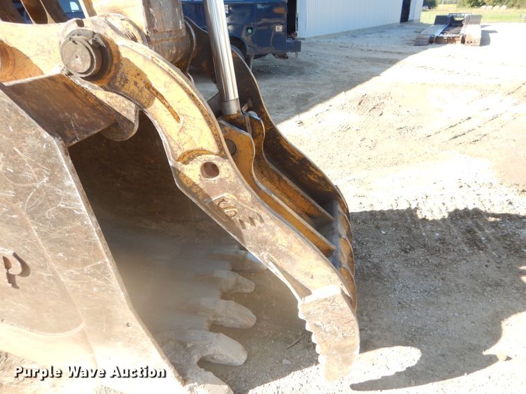 image for item EY9276 2005 John Deere 270C LC excavator