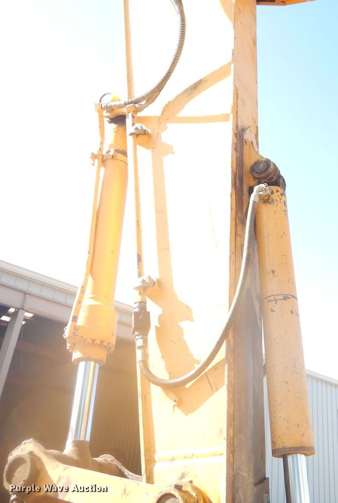 image for item EY9276 2005 John Deere 270C LC excavator