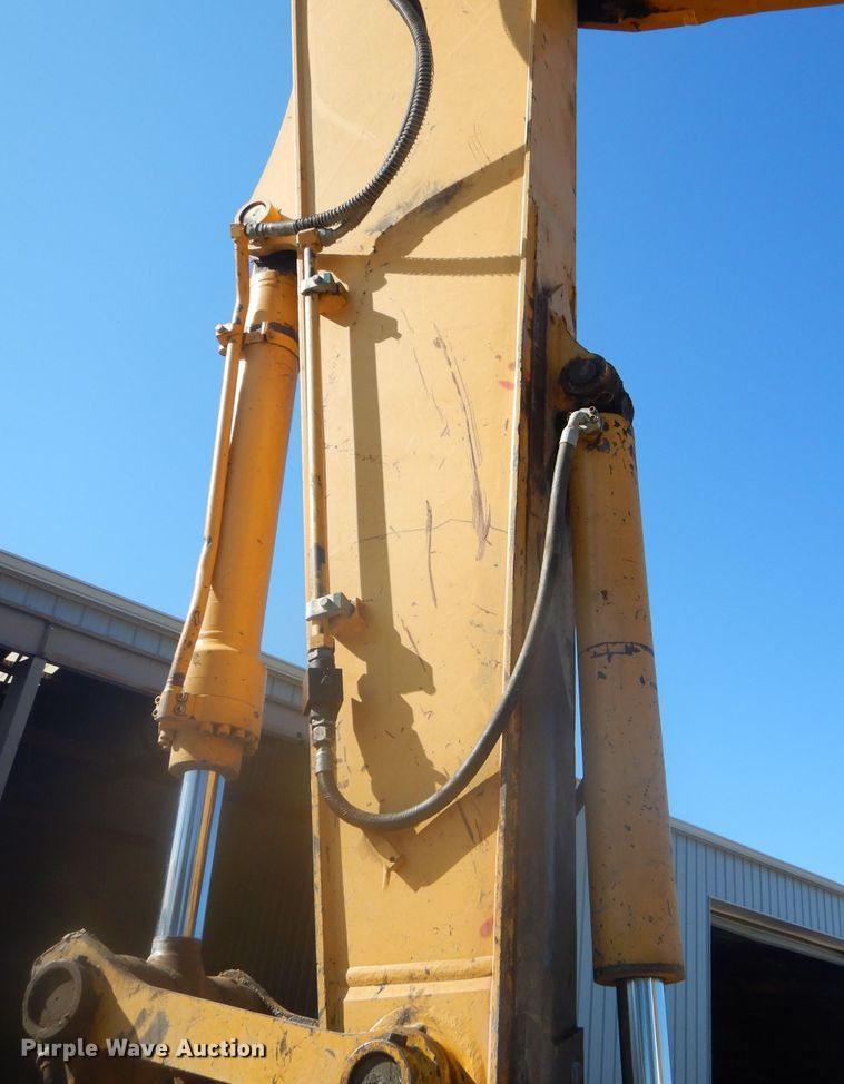 image for item EY9276 2005 John Deere 270C LC excavator