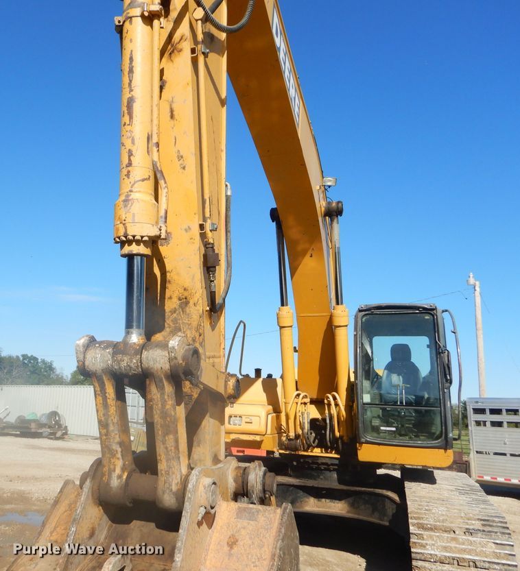 image for item EY9276 2005 John Deere 270C LC excavator