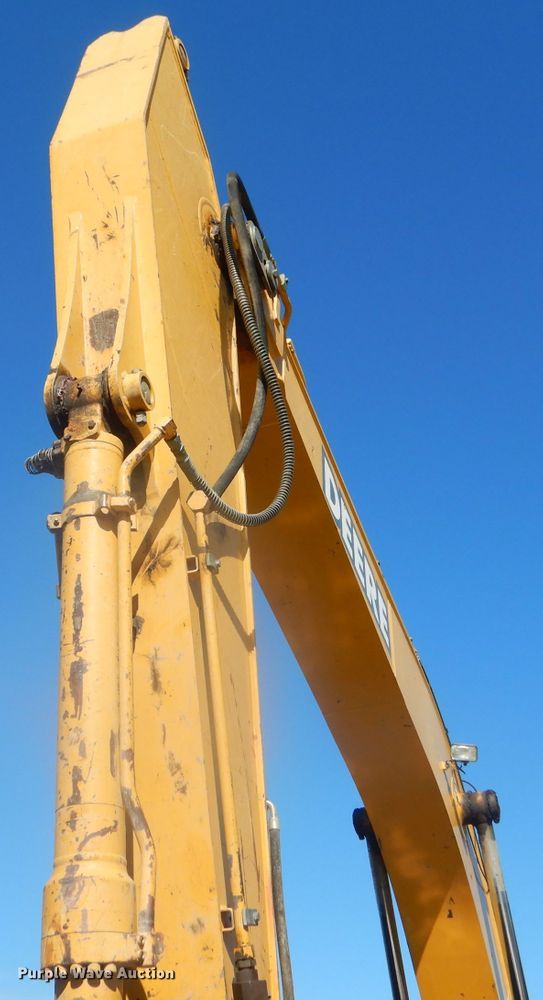 image for item EY9276 2005 John Deere 270C LC excavator