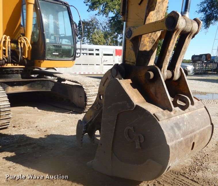 image for item EY9276 2005 John Deere 270C LC excavator