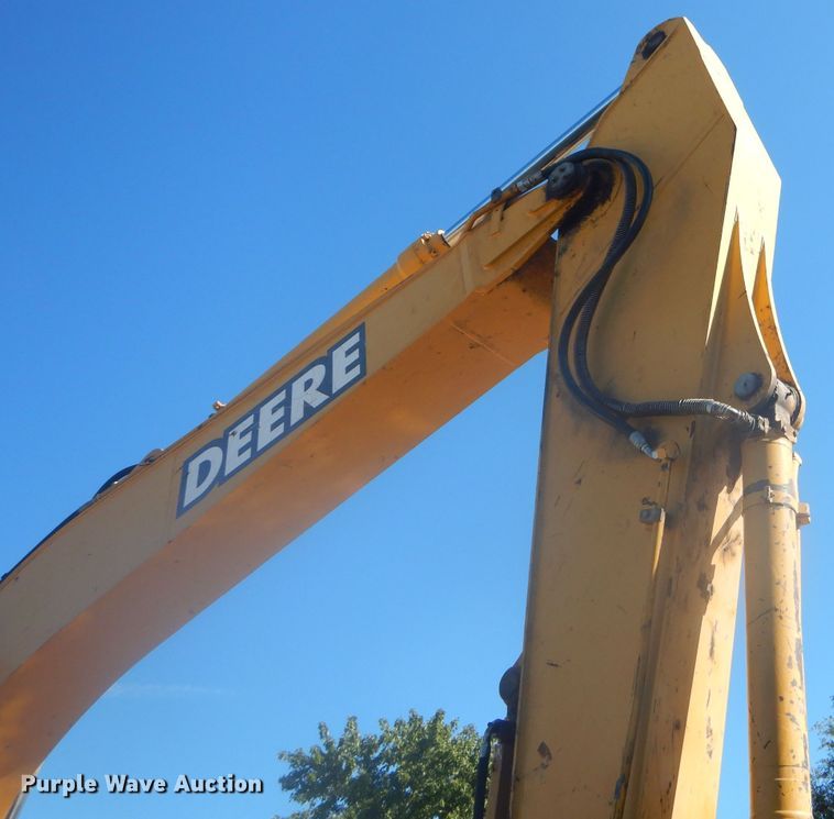 image for item EY9276 2005 John Deere 270C LC excavator