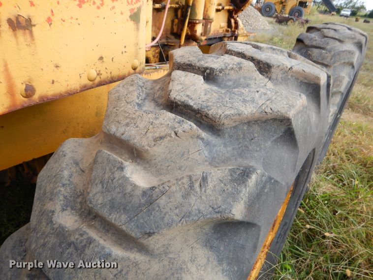 image for item EY9322 Caterpillar 12 rigid frame motor grader