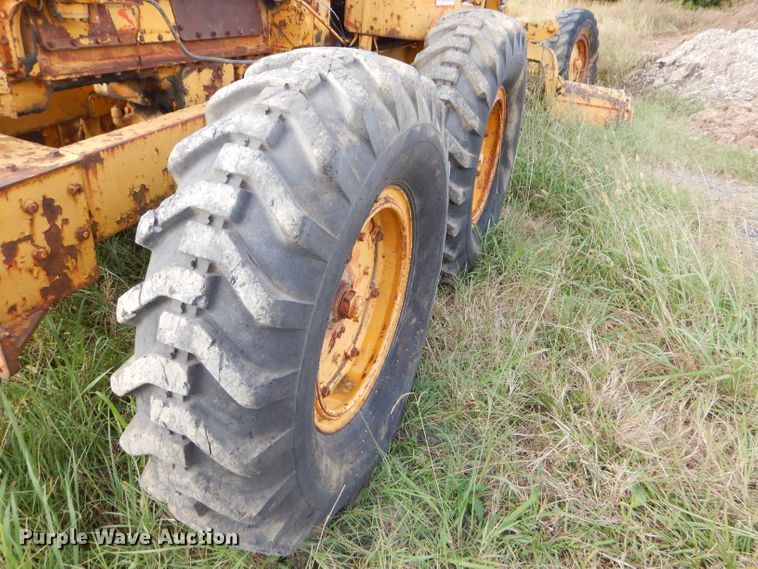 image for item EY9322 Caterpillar 12 rigid frame motor grader