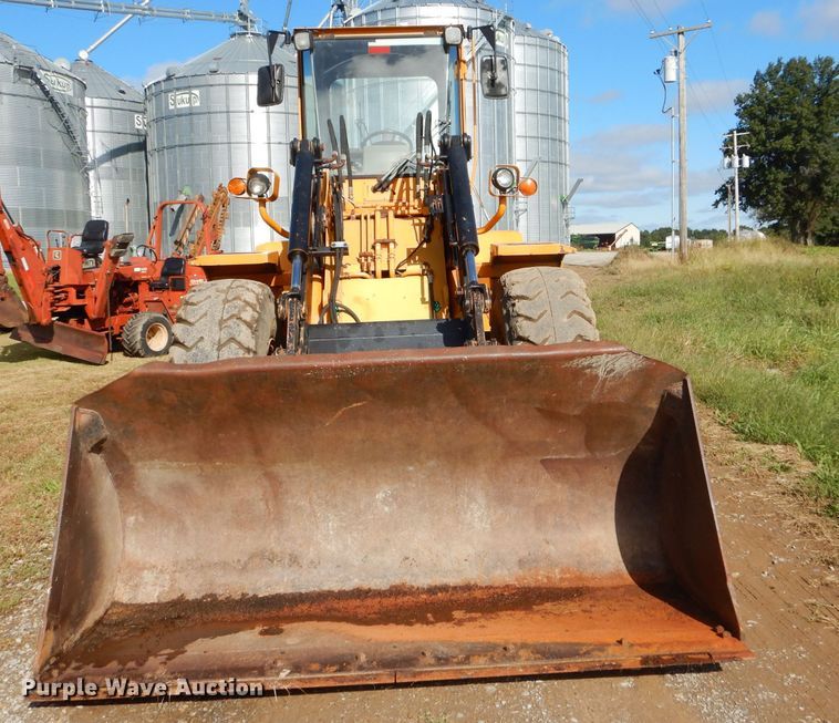 image for item EY9342 2000 Hyundai HL740-3 wheel loader