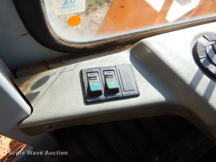 image for item EY9342 2000 Hyundai HL740-3 wheel loader