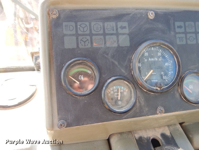 image for item EY9342 2000 Hyundai HL740-3 wheel loader