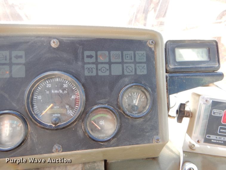 image for item EY9342 2000 Hyundai HL740-3 wheel loader