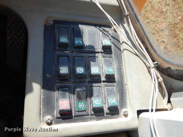 image for item EY9342 2000 Hyundai HL740-3 wheel loader