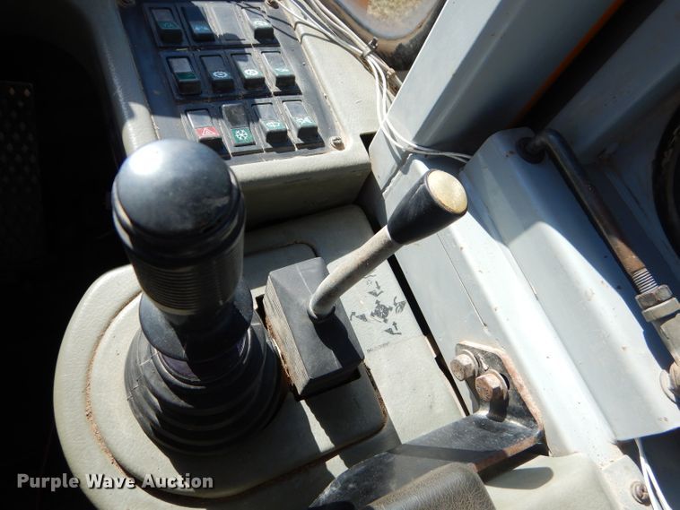 image for item EY9342 2000 Hyundai HL740-3 wheel loader