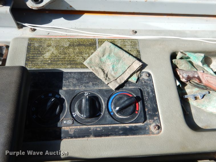 image for item EY9342 2000 Hyundai HL740-3 wheel loader