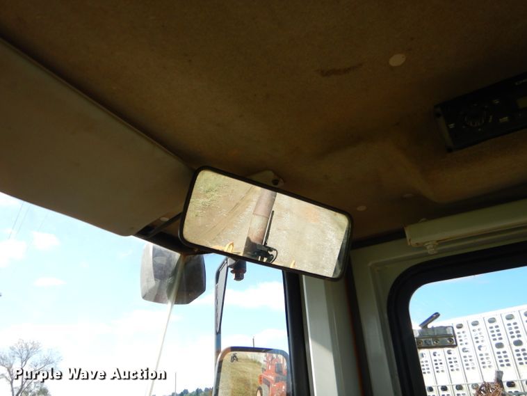 image for item EY9342 2000 Hyundai HL740-3 wheel loader