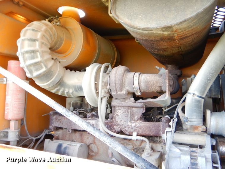 image for item EY9342 2000 Hyundai HL740-3 wheel loader