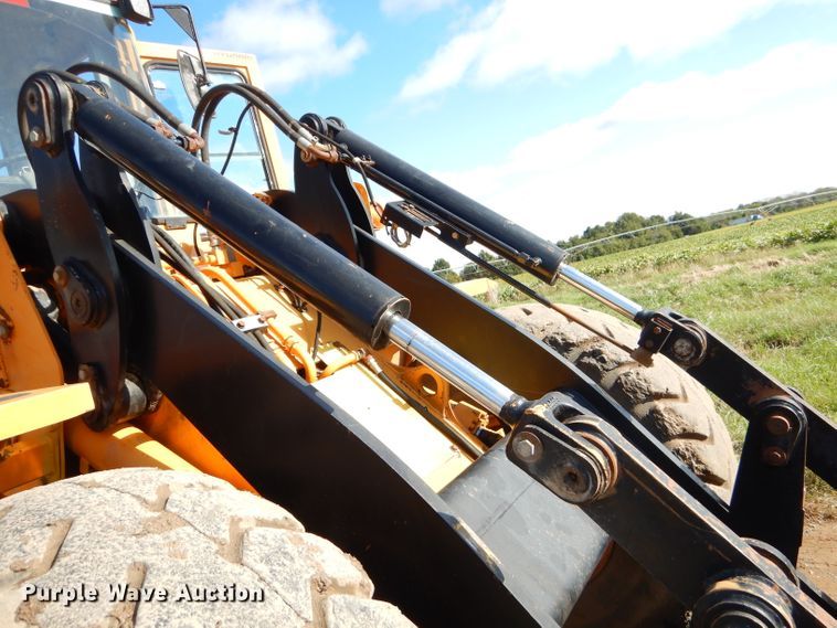 image for item EY9342 2000 Hyundai HL740-3 wheel loader