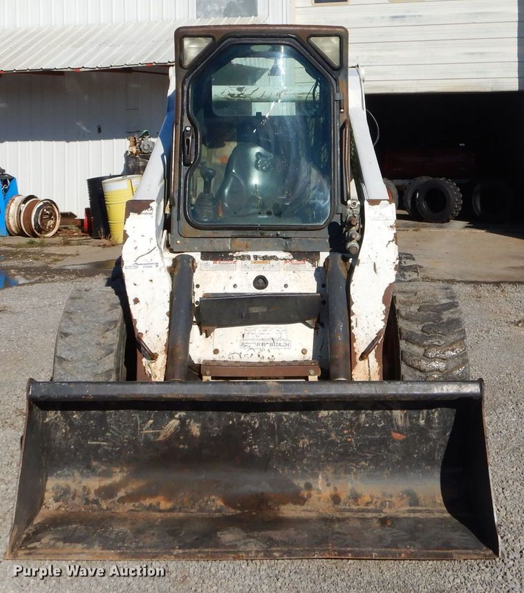 image for item EY9389 2004 Bobcat S300 skid steer
