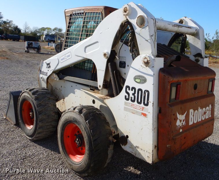 image for item EY9389 2004 Bobcat S300 skid steer