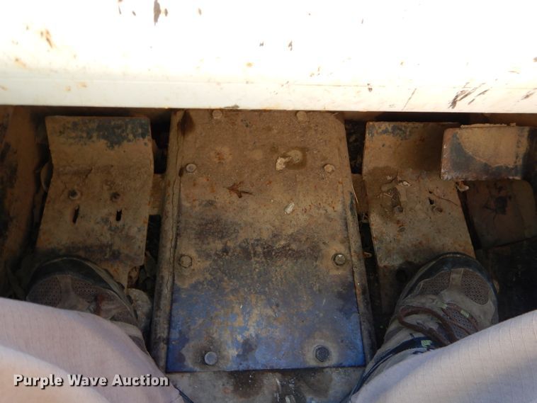 image for item EY9389 2004 Bobcat S300 skid steer