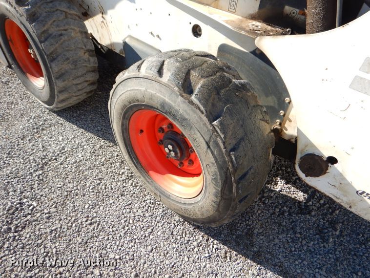 image for item EY9389 2004 Bobcat S300 skid steer
